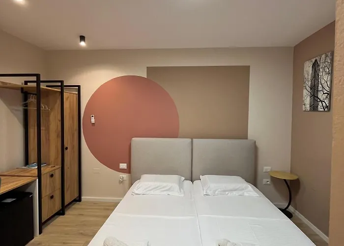 Boulevard Nest - * 地拉那